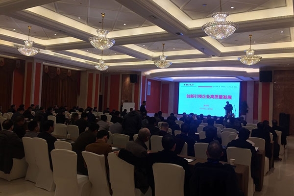 與會人員認真聆聽報告 與會人員認真聆聽報告